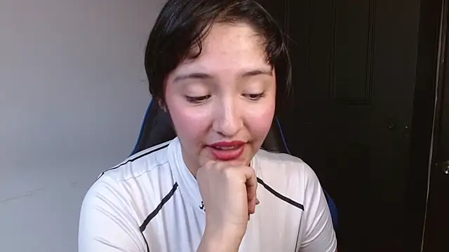 alexaa08 online show from July 20, 2026, 8:33 pm