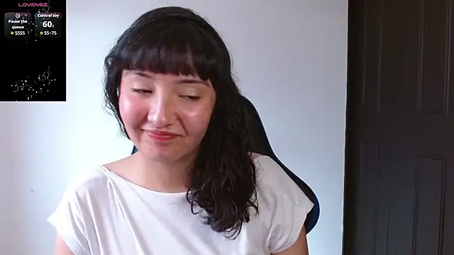 alexaa08 online show from June 19, 2026, 6:14 pm