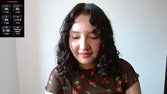 alexaa08 online show from April 14, 2026, 3:39 pm