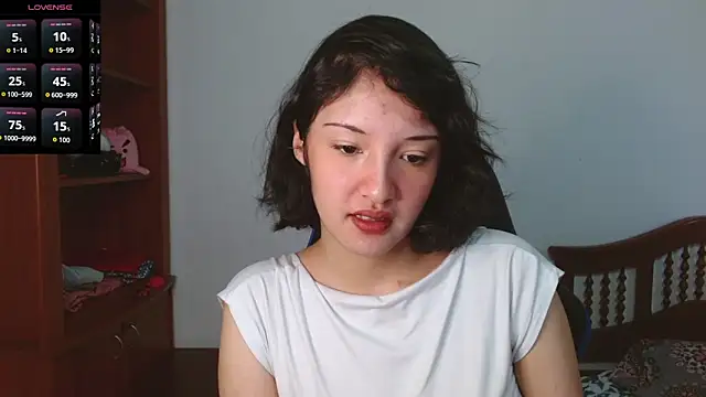 alexaa08 online show from September 22, 2025, 1:06 pm