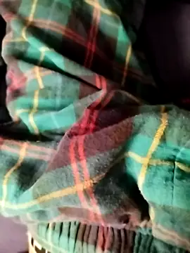 Snapshot of Dennis_2024 chatting on December 5, 2025, 8:35 am Dennis 2024 online show from December 5, 2025, 8:35 am