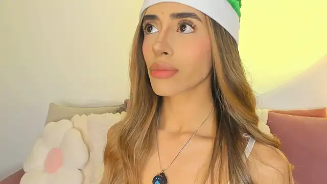 StormiRusso online show from December 23, 2025, 1:05 am