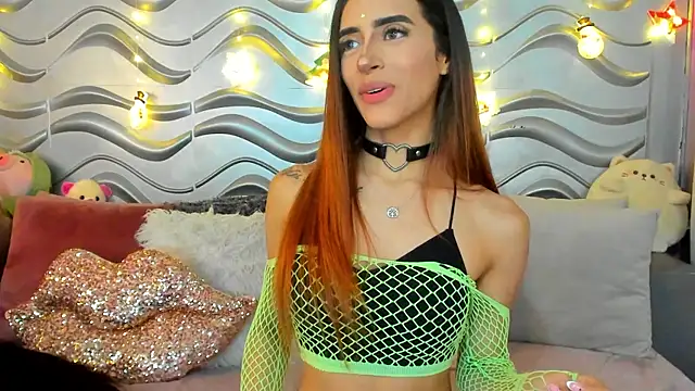 Snapshot of StormiRusso chatting on December 23, 2024, 12:25 am StormiRusso online show from December 23, 2024, 12:25 am