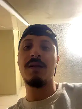 xBarnewWalk2 online show from December 5, 2025, 3:32 pm