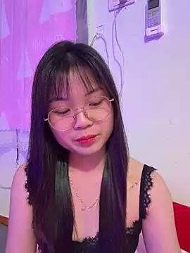 Maeve2k5 online show from October 28, 2025, 12:37 pm