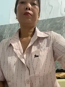 Snapshot of Linaannn chatting on November 2, 2025, 9:42 pm Linaannn online show from November 2, 2025, 9:42 pm