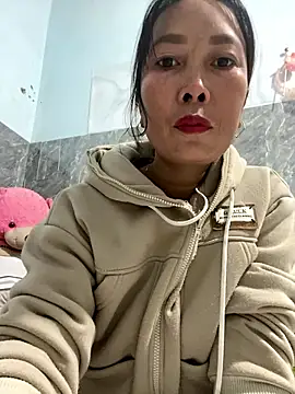 Linaannn online show from January 7, 2026, 11:43 pm