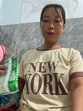 Snapshot of Linaannn chatting on November 7, 2025, 11:41 pm Linaannn online show from November 7, 2025, 11:41 pm