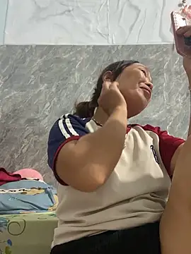 Snapshot of Linaannn chatting on November 6, 2025, 2:37 am Linaannn online show from November 6, 2025, 2:37 am