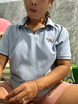 Snapshot of Linaannn chatting on October 26, 2025, 12:16 pm Linaannn online show from October 26, 2025, 12:16 pm