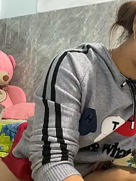 Snapshot of Linaannn chatting on November 20, 2025, 11:55 am Linaannn online show from November 20, 2025, 11:55 am