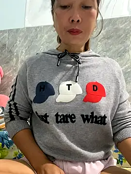 Snapshot of Linaannn chatting on November 20, 2025, 11:58 pm Linaannn online show from November 20, 2025, 11:58 pm