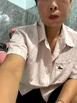 Snapshot of Linaannn chatting on December 16, 2025, 12:09 pm Linaannn online show from December 16, 2025, 12:09 pm