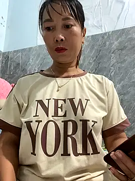 Snapshot of Linaannn chatting on November 13, 2025, 11:41 pm Linaannn online show from November 13, 2025, 11:41 pm