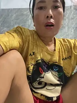 Snapshot of Linaannn chatting on November 4, 2025, 11:47 am Linaannn online show from November 4, 2025, 11:47 am