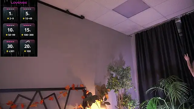 Snapshot of LindaThacker chatting on November 7, 2025, 4:39 am LindaThacker online show from November 7, 2025, 4:39 am