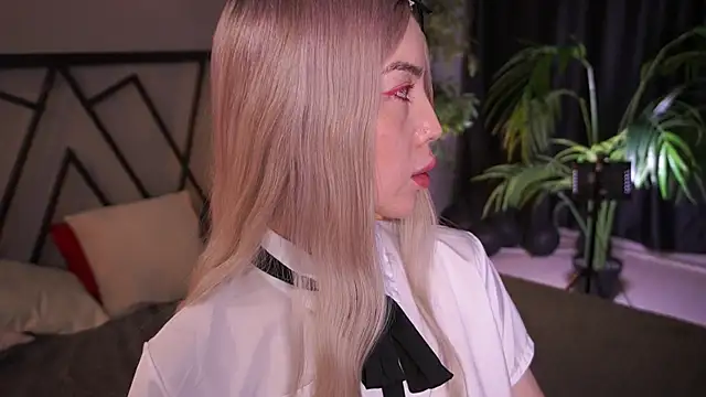 LindaThacker online show from April 14, 2026, 4:39 am