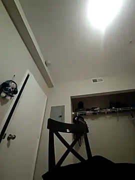 sissyhellokitty00 online show from December 18, 2024, 8:42 am