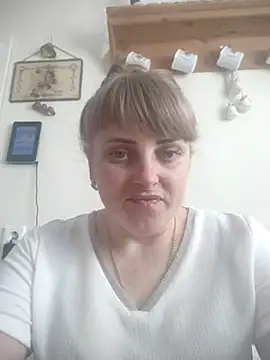 Snapshot of CoddessCrystal chatting on June 7, 2026, 9:03 am CoddessCrystal online show from June 7, 2026, 9:03 am