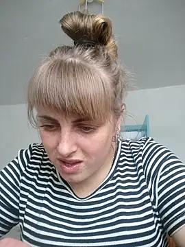 Snapshot of CoddessCrystal chatting on November 17, 2025, 9:46 am CoddessCrystal online show from November 17, 2025, 9:46 am