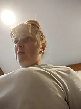 Snapshot of CoddessCrystal chatting on September 29, 2025, 8:43 am CoddessCrystal online show from September 29, 2025, 8:43 am