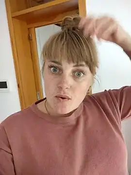 Snapshot of CoddessCrystal chatting on September 15, 2025, 7:42 am CoddessCrystal online show from September 15, 2025, 7:42 am