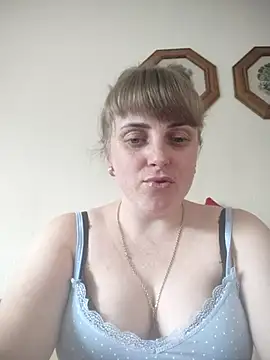 Snapshot of CoddessCrystal chatting on June 3, 2026, 1:01 pm CoddessCrystal online show from June 3, 2026, 1:01 pm