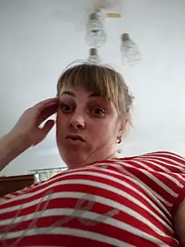 Snapshot of CoddessCrystal chatting on November 21, 2025, 12:15 pm CoddessCrystal online show from November 21, 2025, 12:15 pm