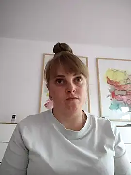 Snapshot of CoddessCrystal chatting on September 26, 2025, 12:12 pm CoddessCrystal online show from September 26, 2025, 12:12 pm