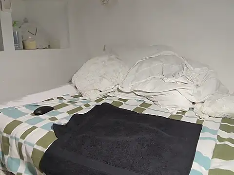 gymyagirlll online show from December 16, 2025, 11:42 pm