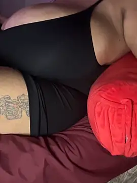 RoxiRedXXX online show from May 5, 2026, 6:00 pm