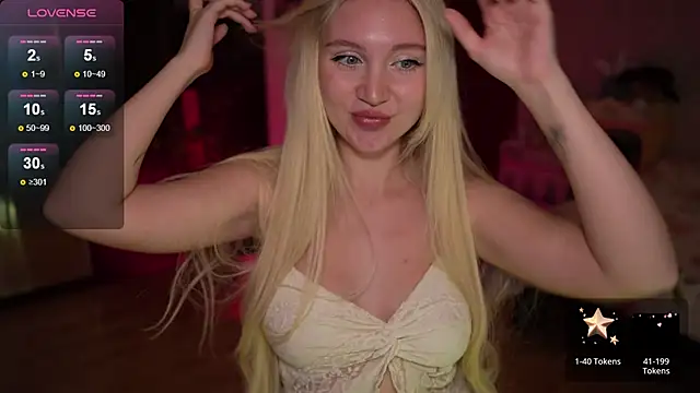 LunaLissa online show from September 21, 2025, 1:38 pm