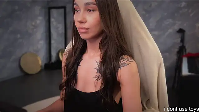 Snapshot of march_mellow chatting on December 16, 2025, 12:42 pm march mellow online show from December 16, 2025, 12:42 pm