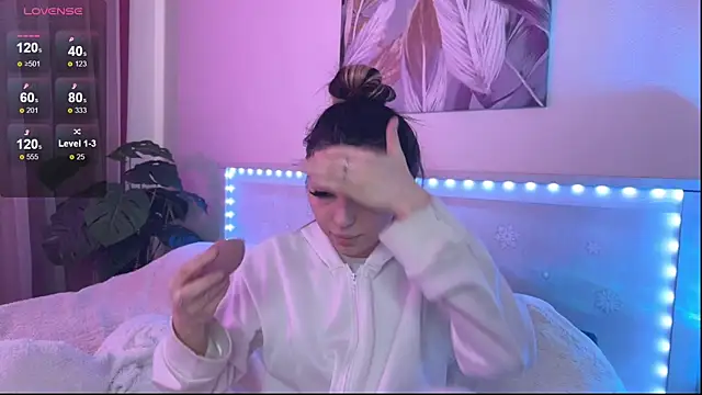 Veronica leal online show from April 7, 2026, 7:43 am