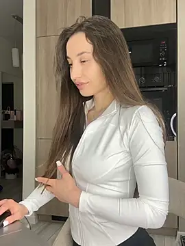 Polli Kiss online show from February 13, 2026, 5:35 pm