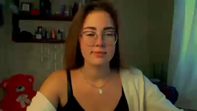 Snapshot of luxie_milady chatting on November 21, 2025, 12:37 pm luxie milady online show from November 21, 2025, 12:37 pm