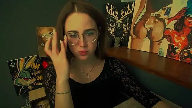 Snapshot of luxie_milady chatting on April 21, 2026, 1:39 pm luxie milady online show from April 21, 2026, 1:39 pm