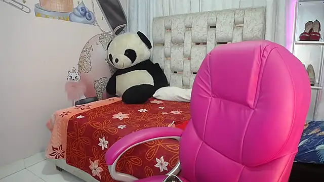 EMMA SWEETT1 online show from December 5, 2025, 12:48 pm