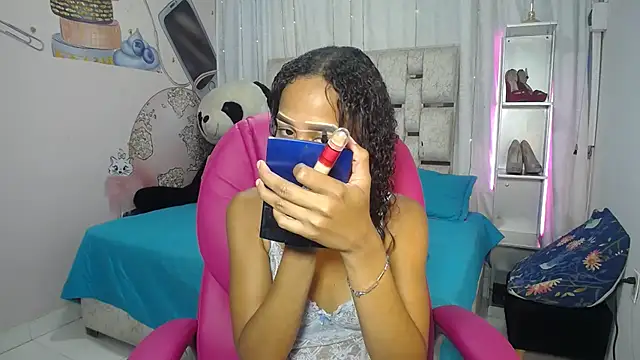 EMMA SWEETT1 online show from November 9, 2025, 12:42 pm