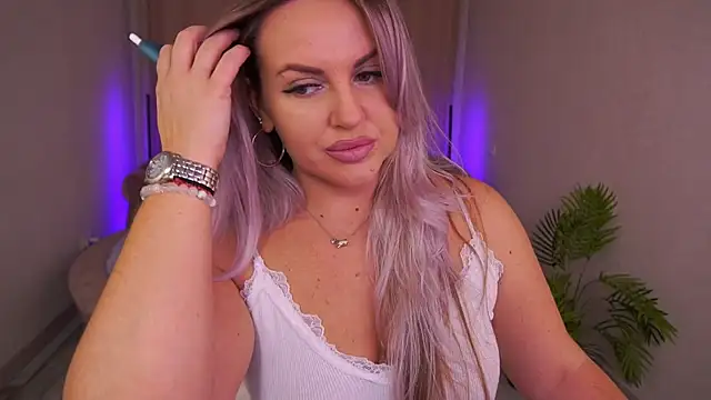 Snapshot of KiraCandyS chatting on October 29, 2025, 8:52 pm KiraCandyS online show from October 29, 2025, 8:52 pm