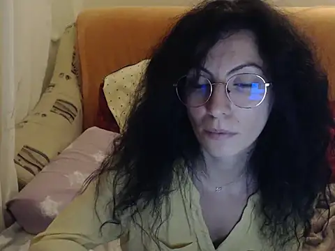 Emmatoo online show from November 18, 2025, 8:34 pm