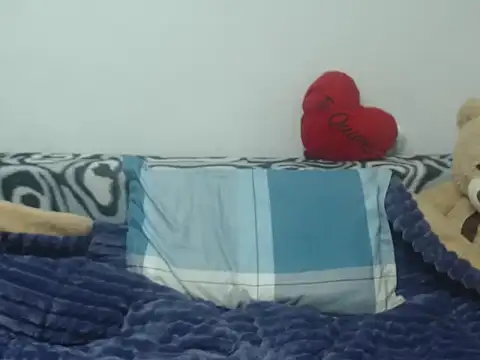 Emmatoo online show from April 19, 2026, 7:05 pm