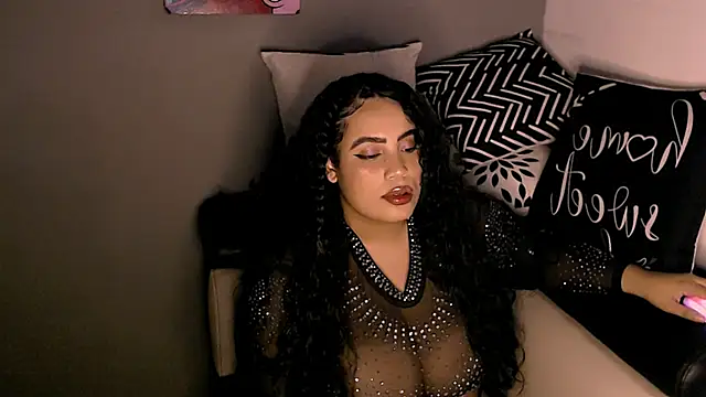 Snapshot of Emmacamille chatting on November 26, 2025, 12:32 am Emmacamille online show from November 26, 2025, 12:32 am