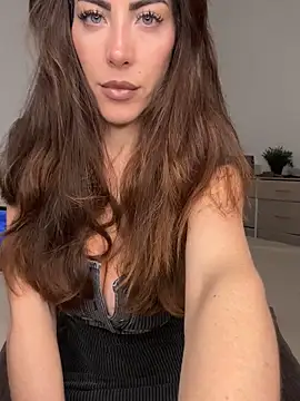 Eyline online show from December 4, 2025, 1:54 pm