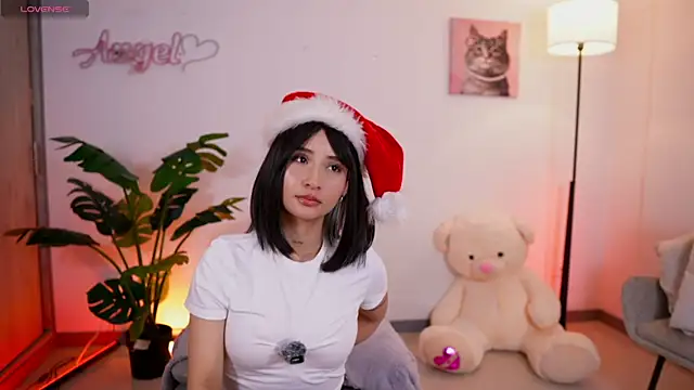 Snapshot of Angeeel_ chatting on December 17, 2025, 4:06 am Angeeel online show from December 17, 2025, 4:06 am