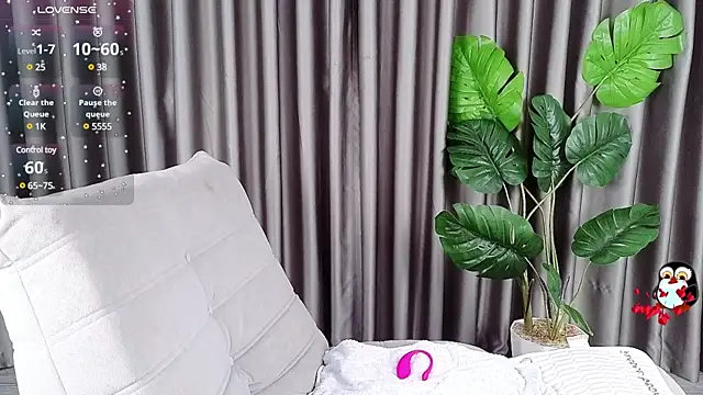 Snapshot of -----Sue----- chatting on March 15, 2025, 4:24 am -----Sue----- online show from March 15, 2025, 4:24 am