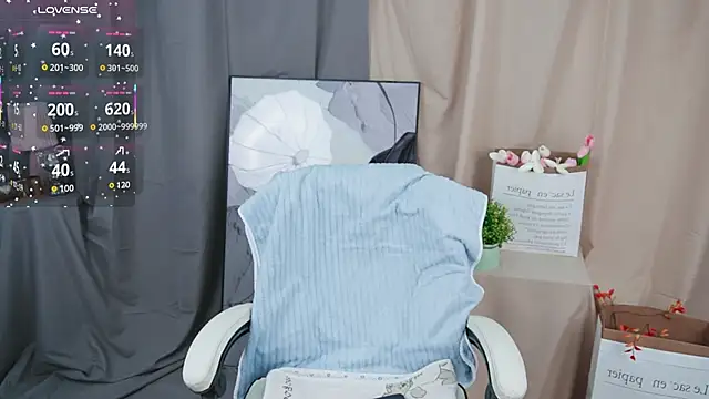 Snapshot of -----Sue----- chatting on November 14, 2025, 12:25 am -----Sue----- online show from November 14, 2025, 12:25 am