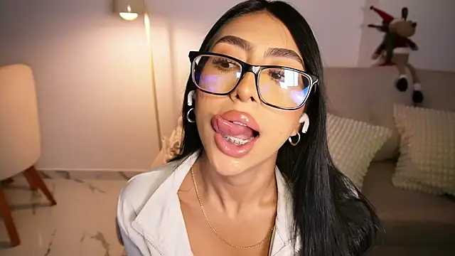 Snapshot of Sara_albrecht chatting on December 17, 2025, 1:10 am Sara albrecht online show from December 17, 2025, 1:10 am