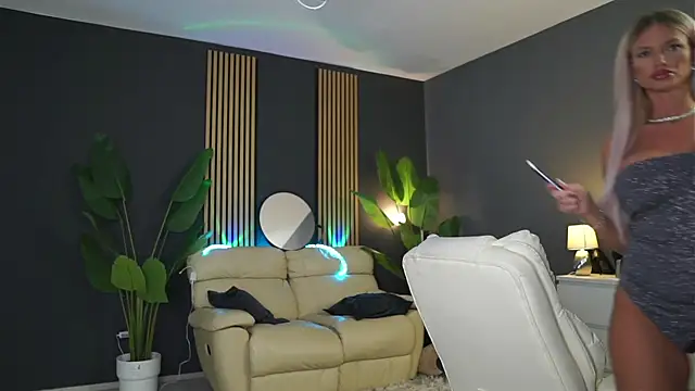 SweetBlondy35 online show from March 16, 2026, 7:16 pm