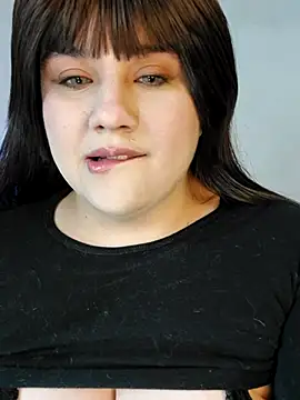 Snapshot of ItsNaiixa chatting on October 25, 2025, 10:43 pm ItsNaiixa online show from October 25, 2025, 10:43 pm